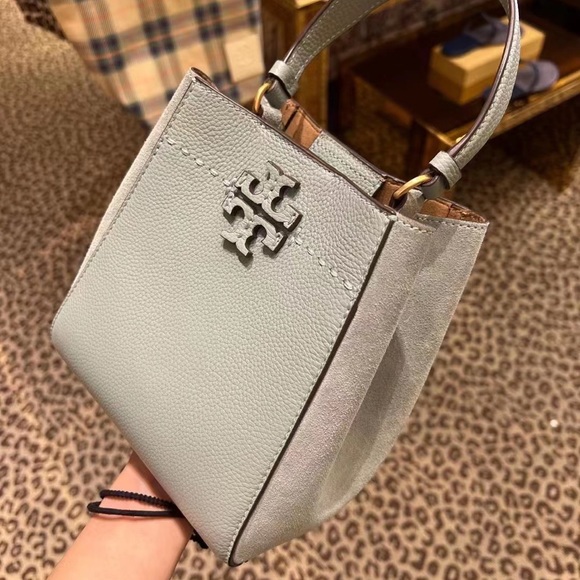 Tory Burch Small McGraw Bucket Bag - Picture 2 of 10